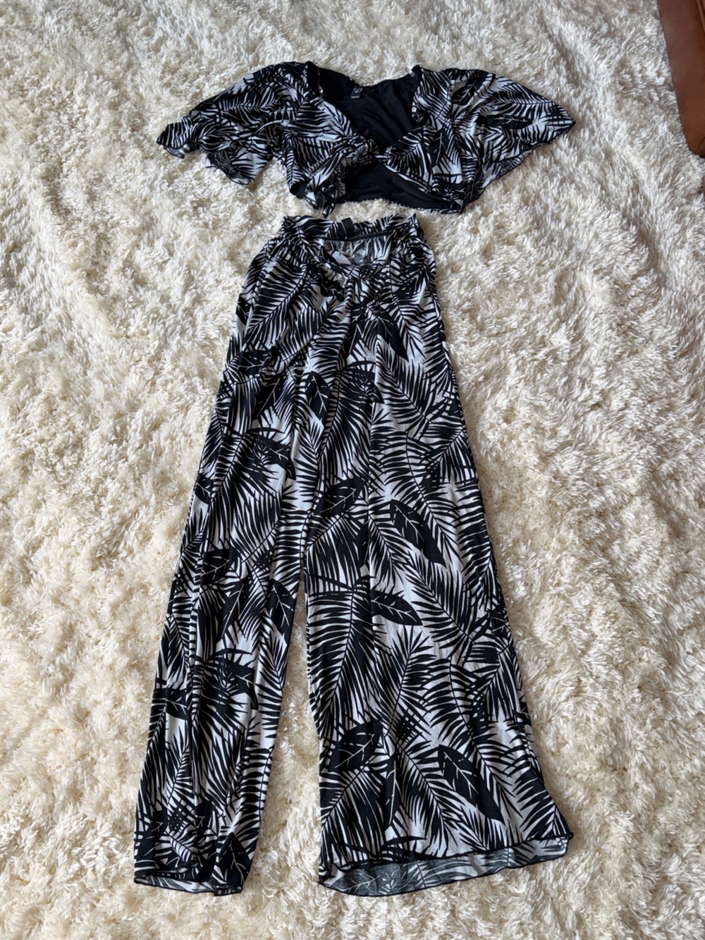 Windsor 2 piece set Black & White Palm-Print Wide Leg Pants